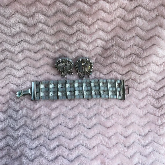 Leru Bracelet and Earring set - Picture 4 of 7